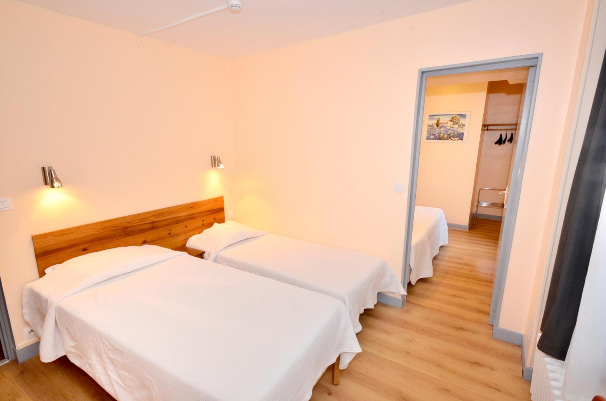 Hotel De L'Ours Куломие Екстериор снимка