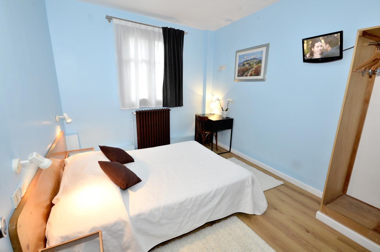 Hotel De L'Ours Куломие Екстериор снимка