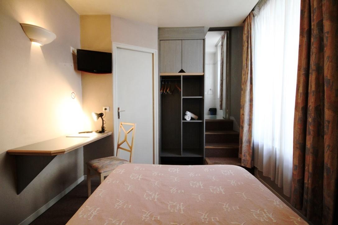 Hotel De L'Ours Куломие Екстериор снимка